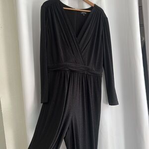 EUC Tahari sparkling wide legged jumpsuit with V neck